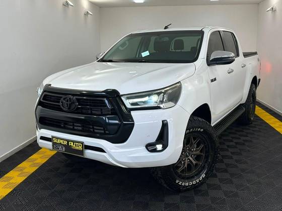 TOYOTA HILUX 2.8 D-4D TURBO DIESEL CD SRV 4X4 AUTOMÁTICO TOYOTA HILUX 2.8 D-4D TURBO DIESEL CD SRV 4X4 AUTOMÁTICO